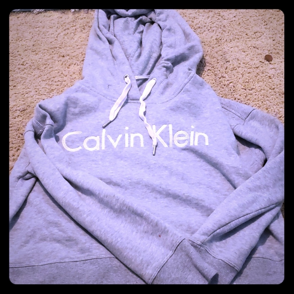 I am selling a Calvin Klein crop top - Picture 1 of 1